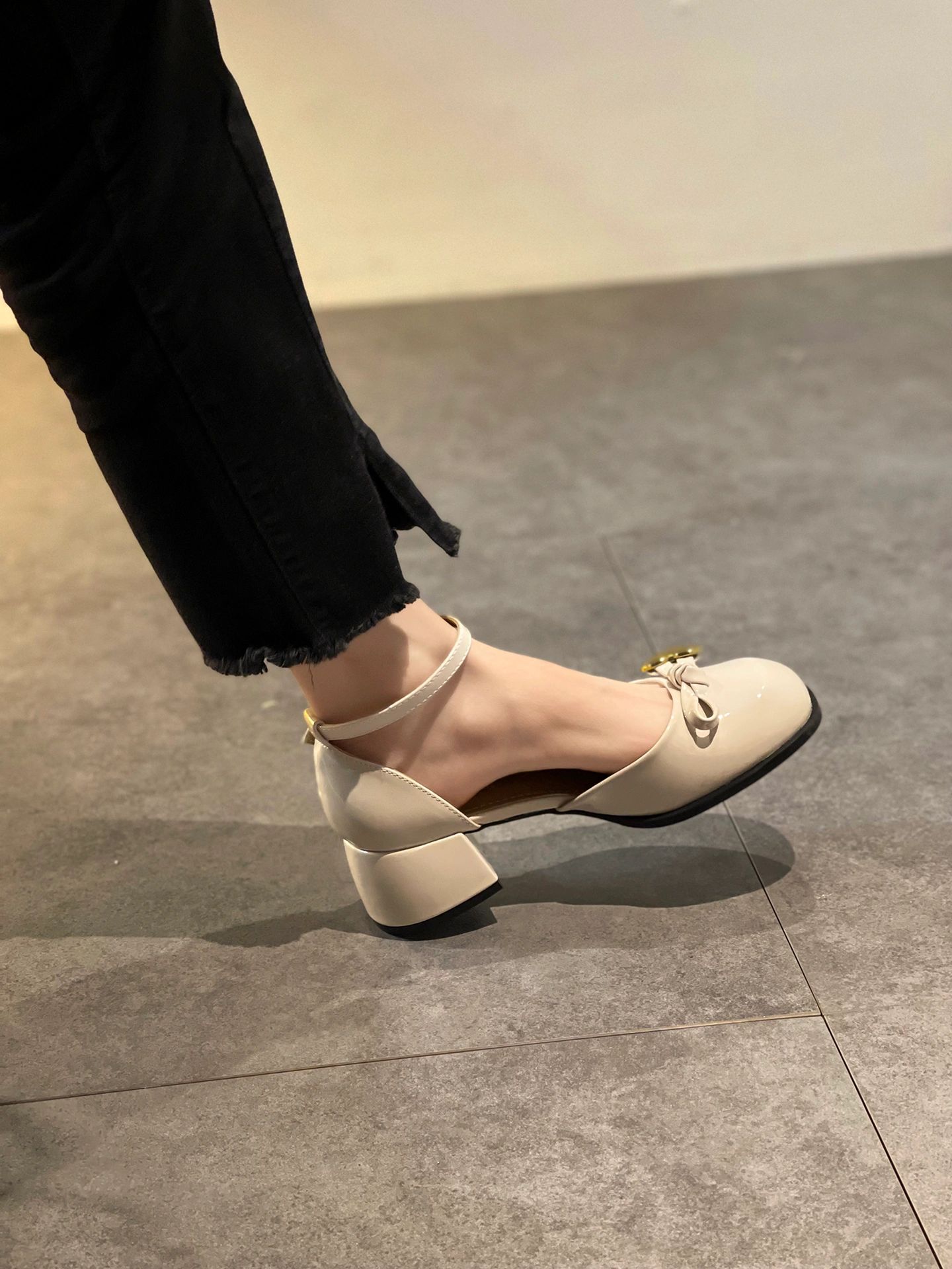 圆头 袢扣 中口鞋 皮革  - VALI鞋履AI设计主图