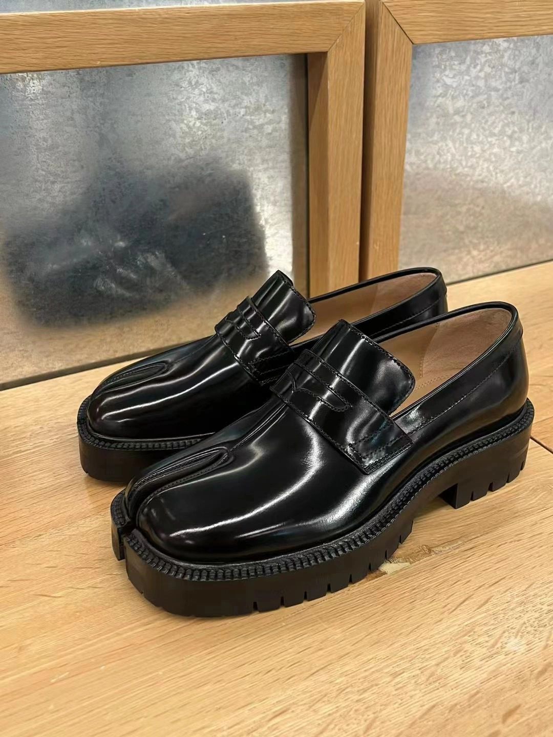 圆头 低帮 一脚蹬 深口鞋 皮革  - VALI鞋履AI设计主图