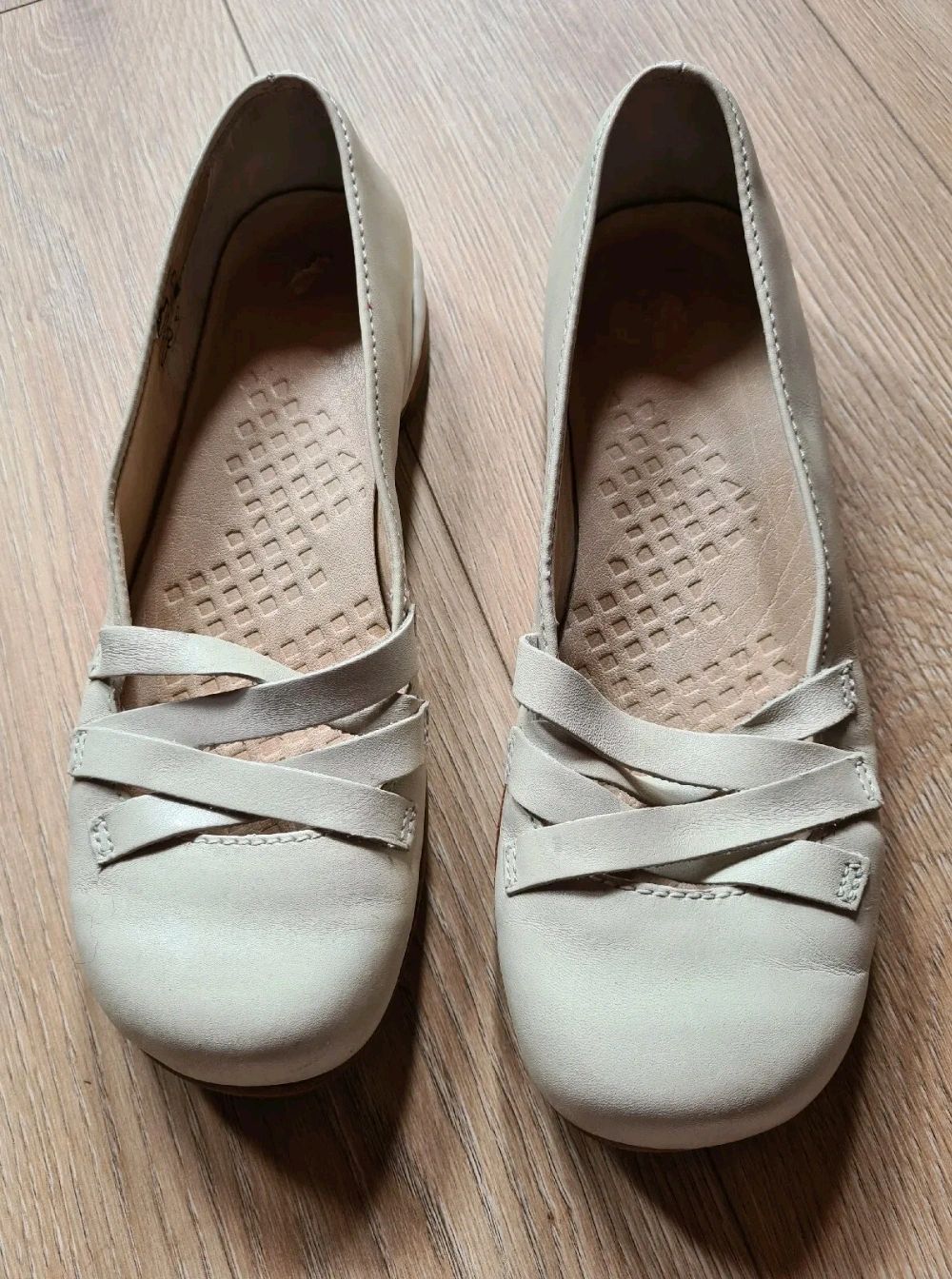 圆头 低帮 中口鞋 皮革  - VALI鞋履AI设计主图