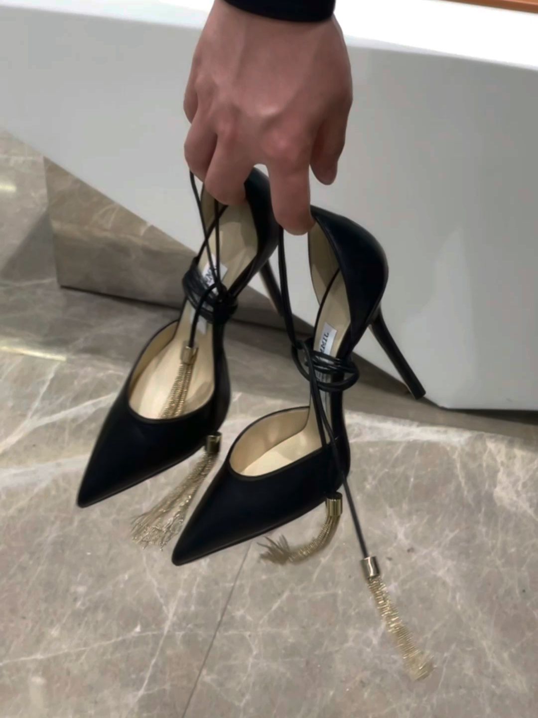 尖头 袢扣 浅口鞋 皮革  - VALI鞋履AI设计主图