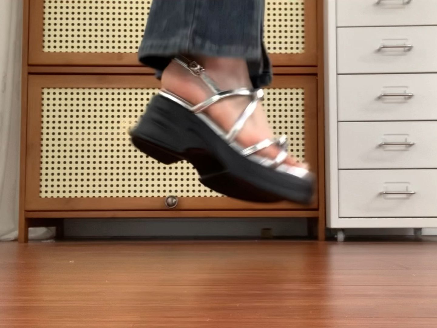 中口鞋  - VALI鞋履AI设计主图