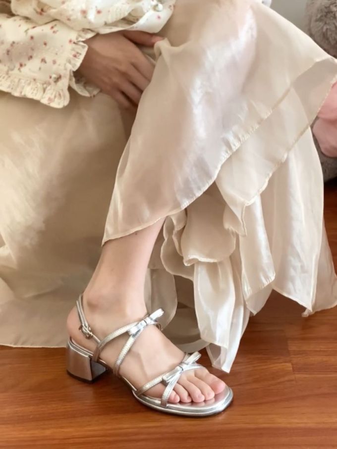 粗跟 无帮 袢扣 皮革 