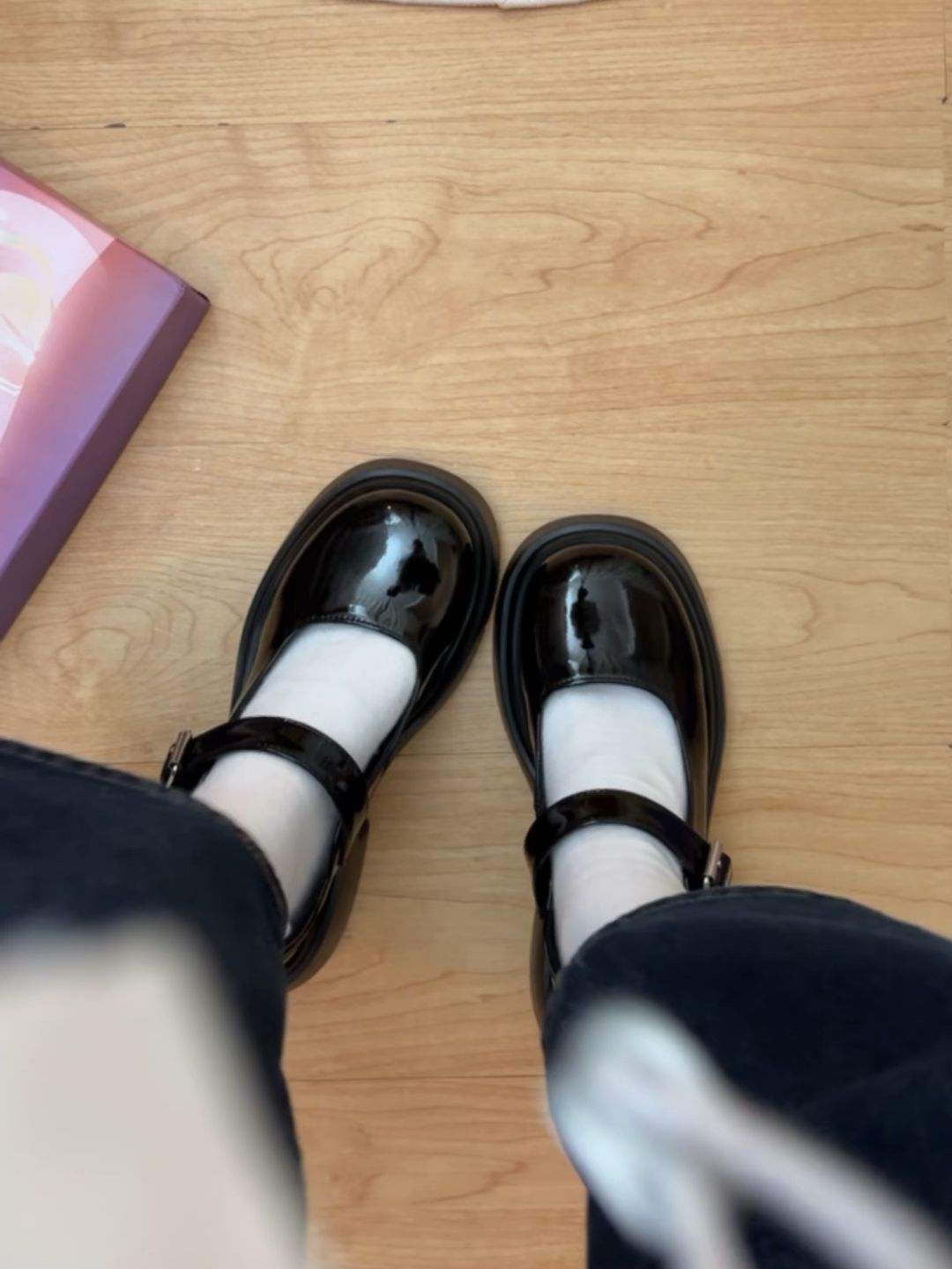 圆头 袢扣 中口鞋 皮革  - VALI鞋履AI设计主图