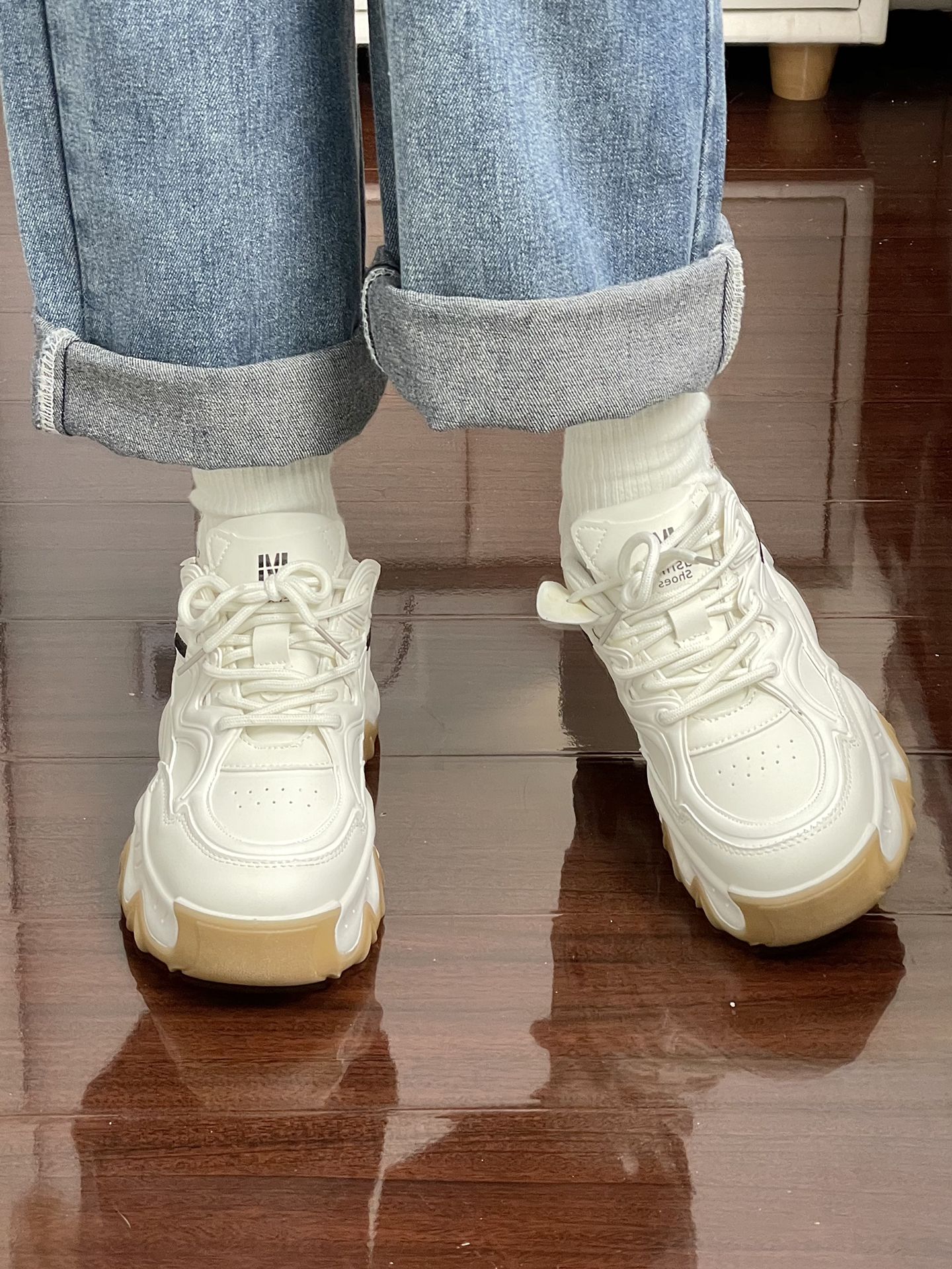 低帮 系带 魔术贴  - VALI鞋履AI设计主图