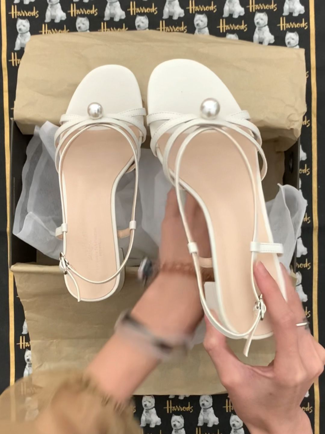  - VALI鞋履AI设计主图