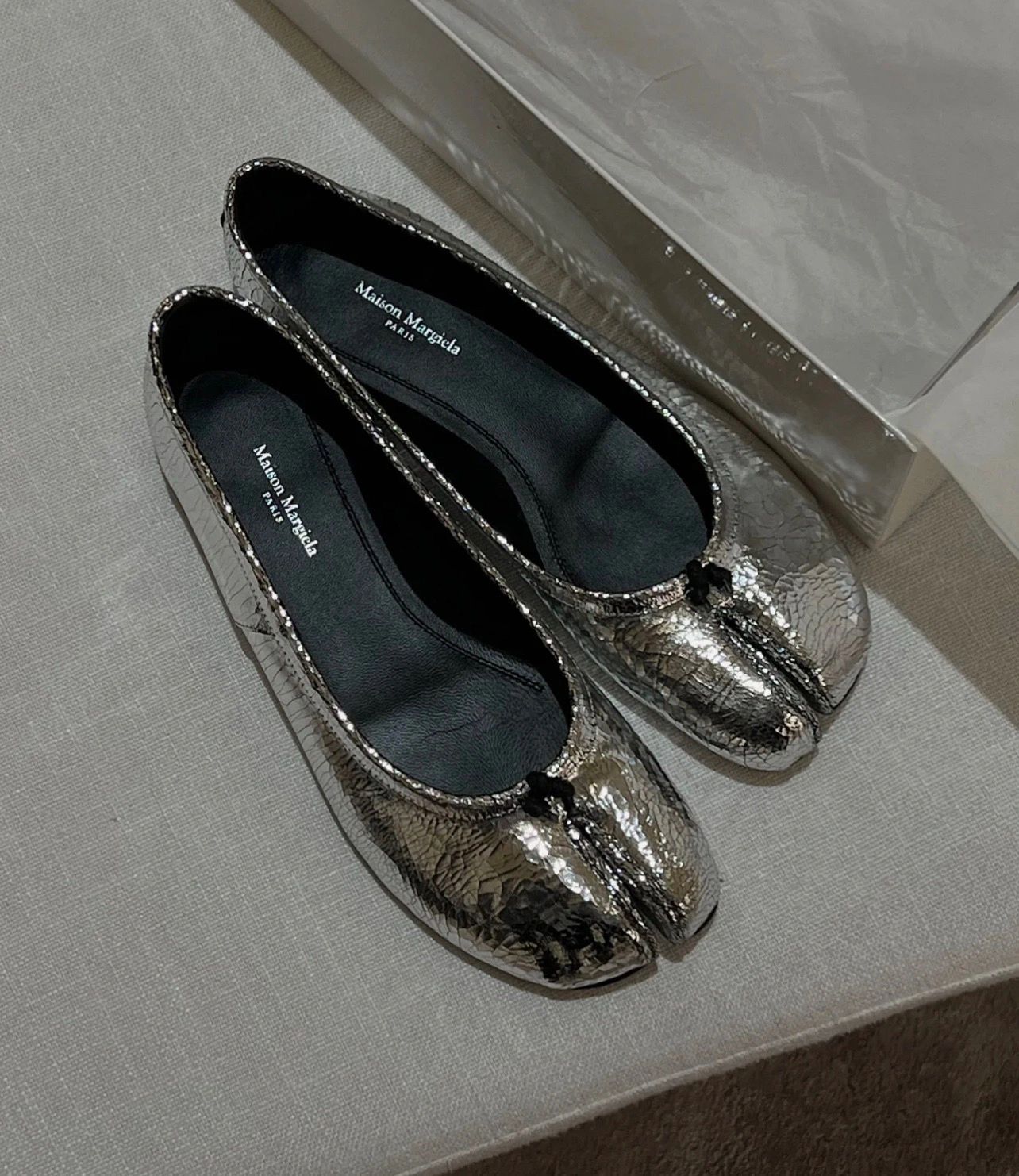 异形头-分趾 低帮 一脚蹬 皮革  - VALI鞋履AI设计主图