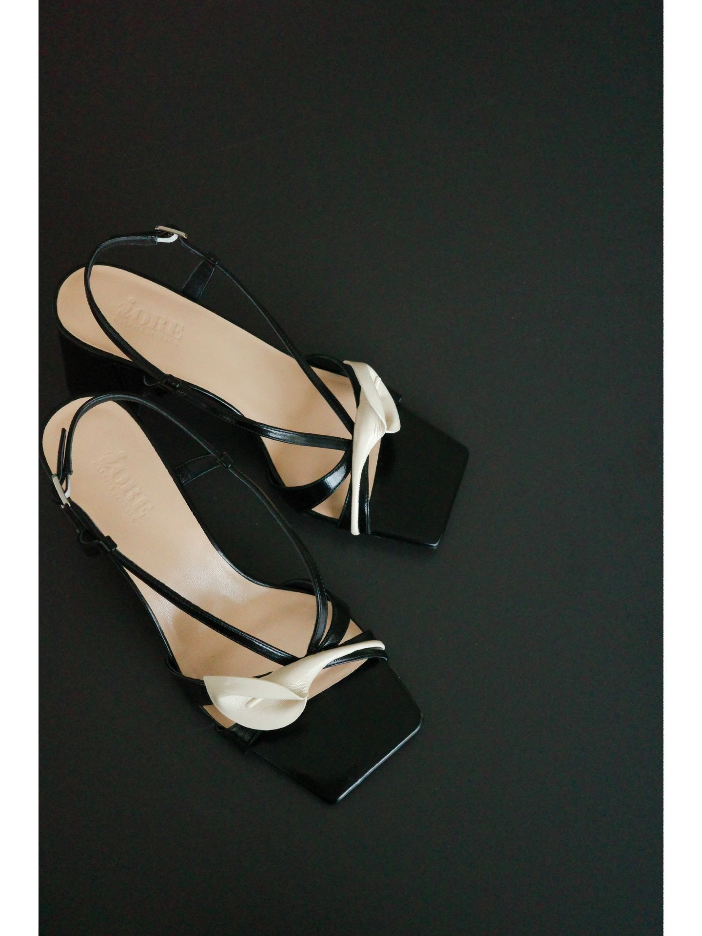 粗跟 无帮 袢扣 皮革  - VALI鞋履AI设计主图