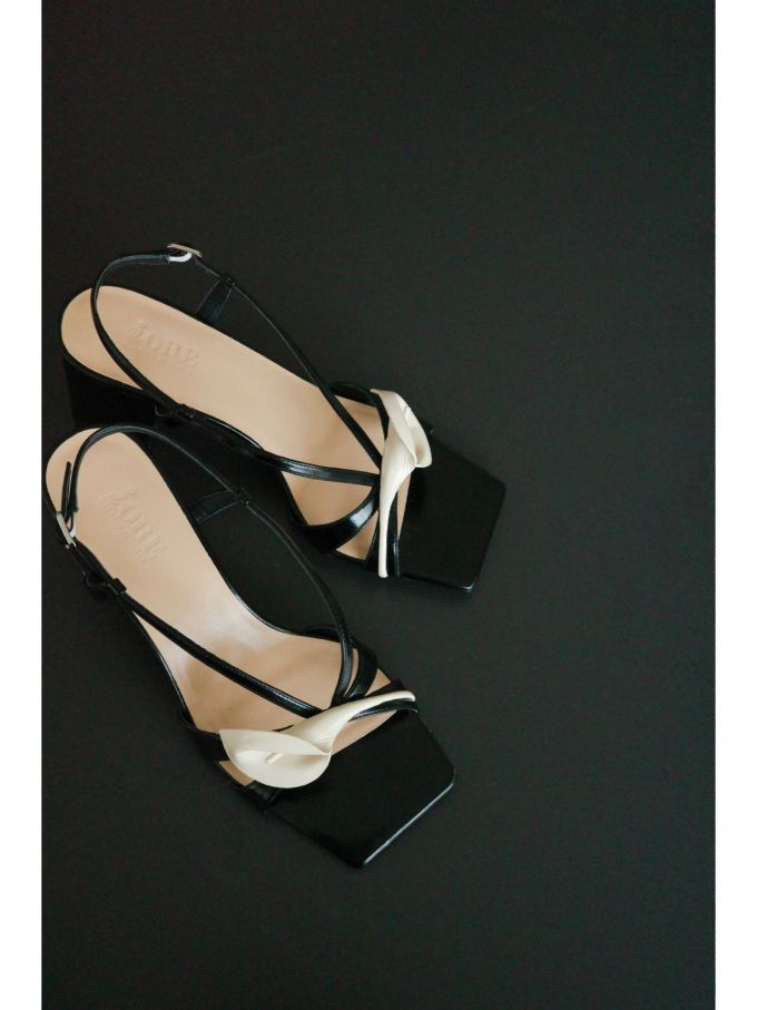 粗跟 无帮 袢扣 皮革 