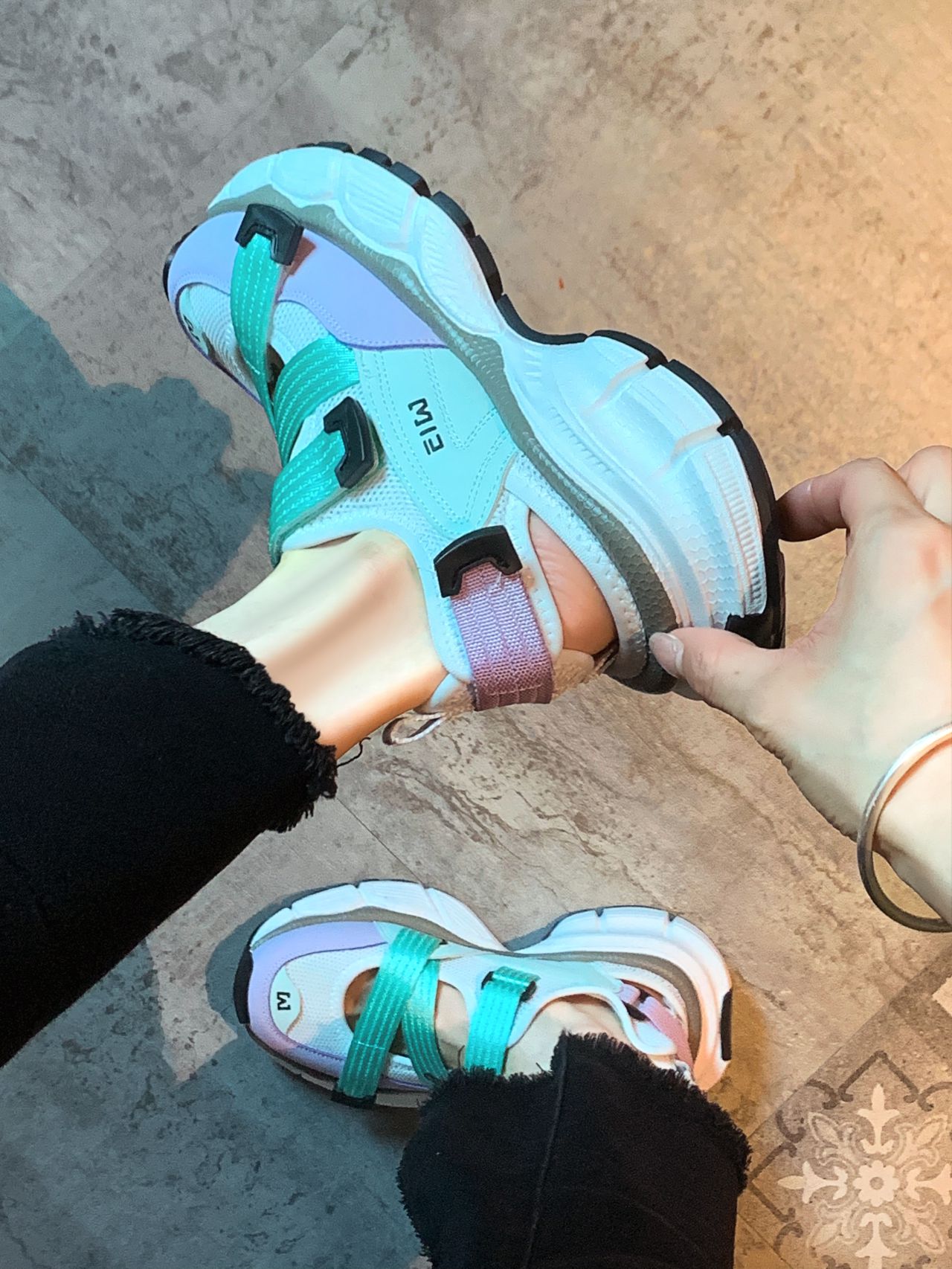 低帮 魔术贴  - VALI鞋履AI设计主图