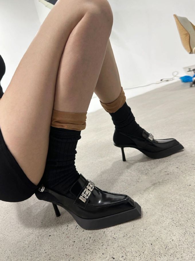 方头 低帮 深口鞋 皮革 