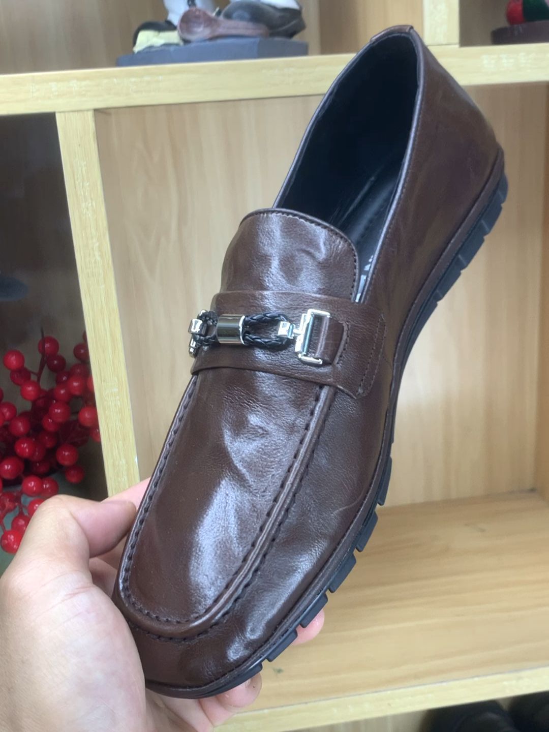 圆头 低帮 一脚蹬 深口鞋 皮革  - VALI鞋履AI设计主图