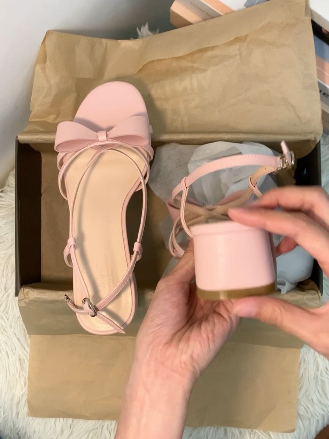 圆头 袢扣 浅口鞋 皮革  - VALI鞋履AI设计主图