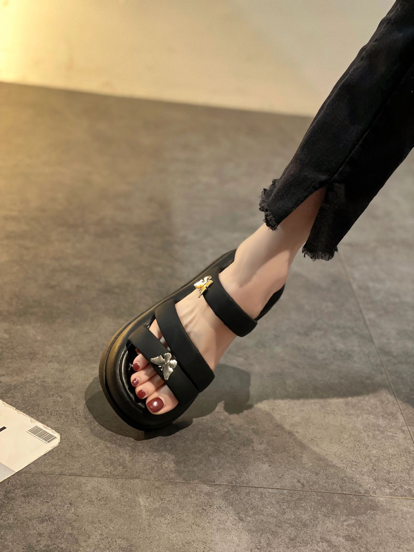 无帮 袢扣  - VALI鞋履AI设计主图