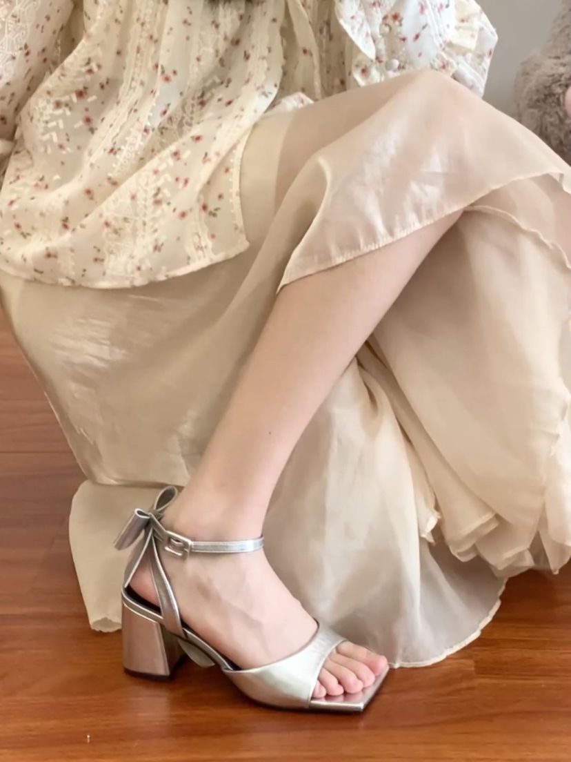 中跟 粗跟 无帮 袢扣 皮革  - VALI鞋履AI设计主图