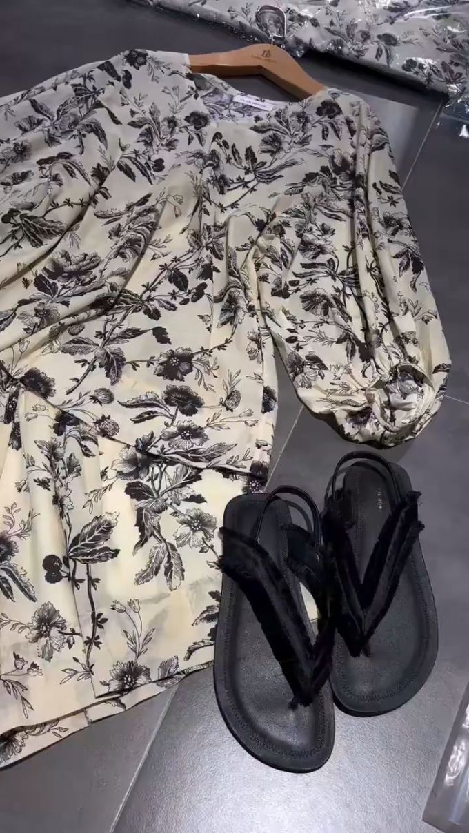 雪纺 H型 圆形领 手绘涂鸦 印花 黑豆色 鸽羽色 