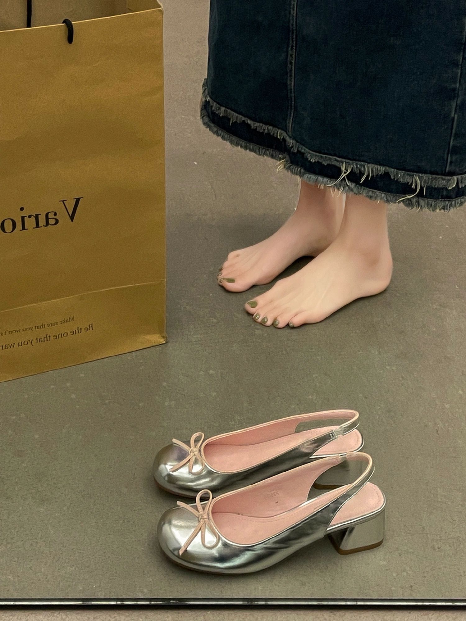 中跟 粗跟 圆头 低帮 浅口鞋 皮革  - VALI鞋履AI设计主图