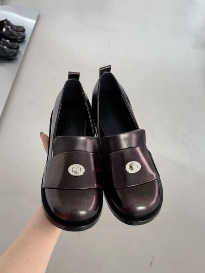 圆头 低帮 一脚蹬 深口鞋 皮革  - VALI鞋履AI设计主图