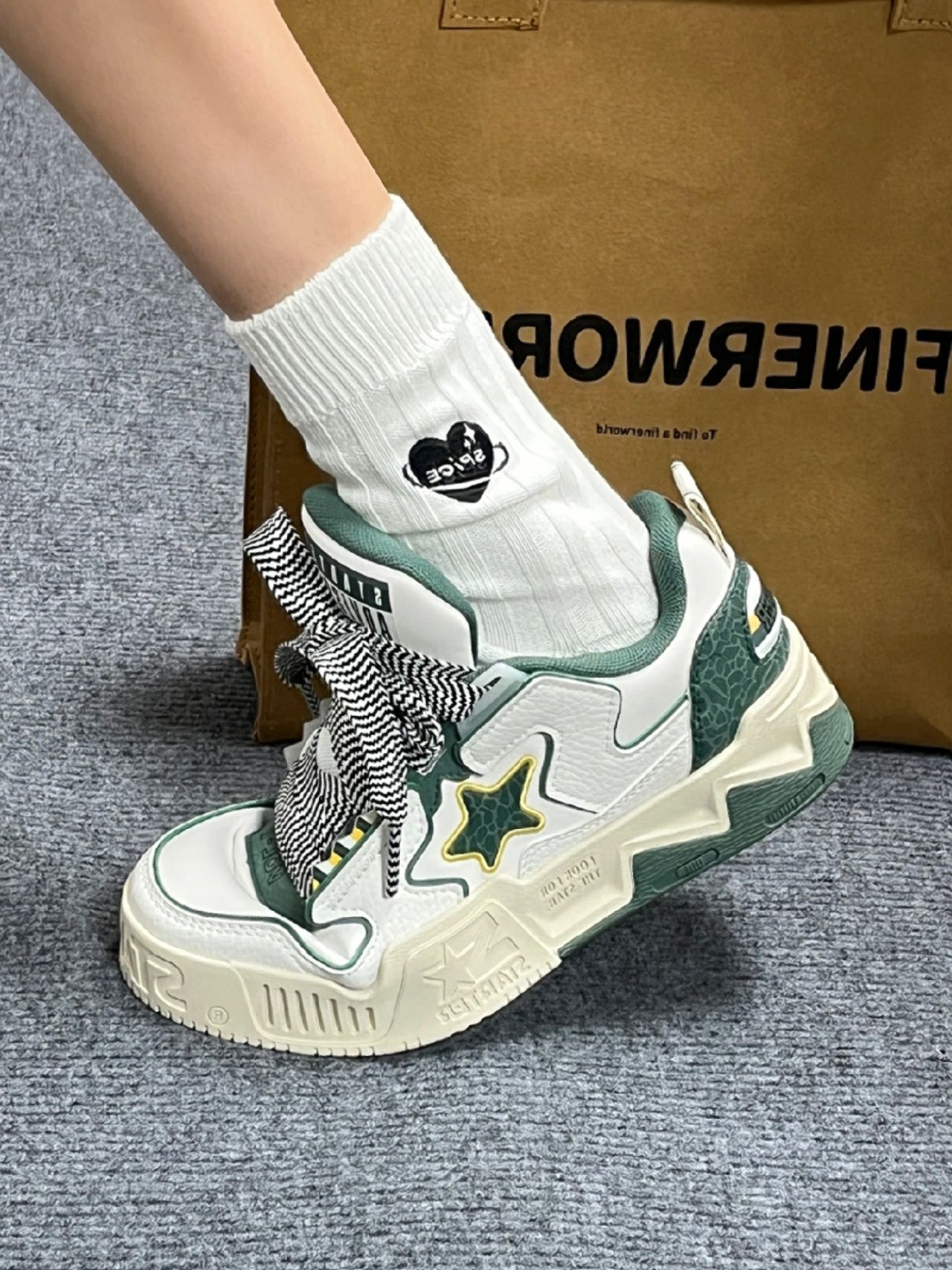 低帮 魔术贴  - VALI鞋履AI设计主图