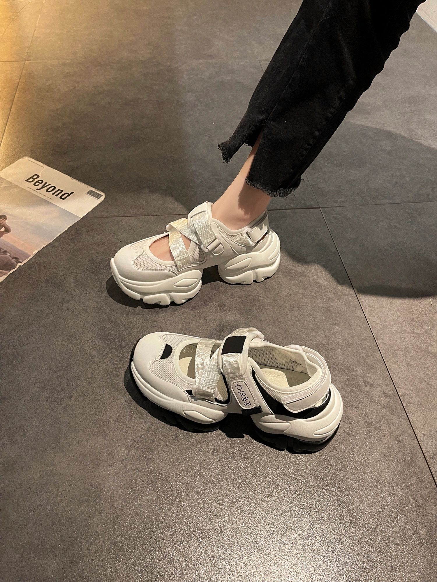 无帮 魔术贴  - VALI鞋履AI设计主图