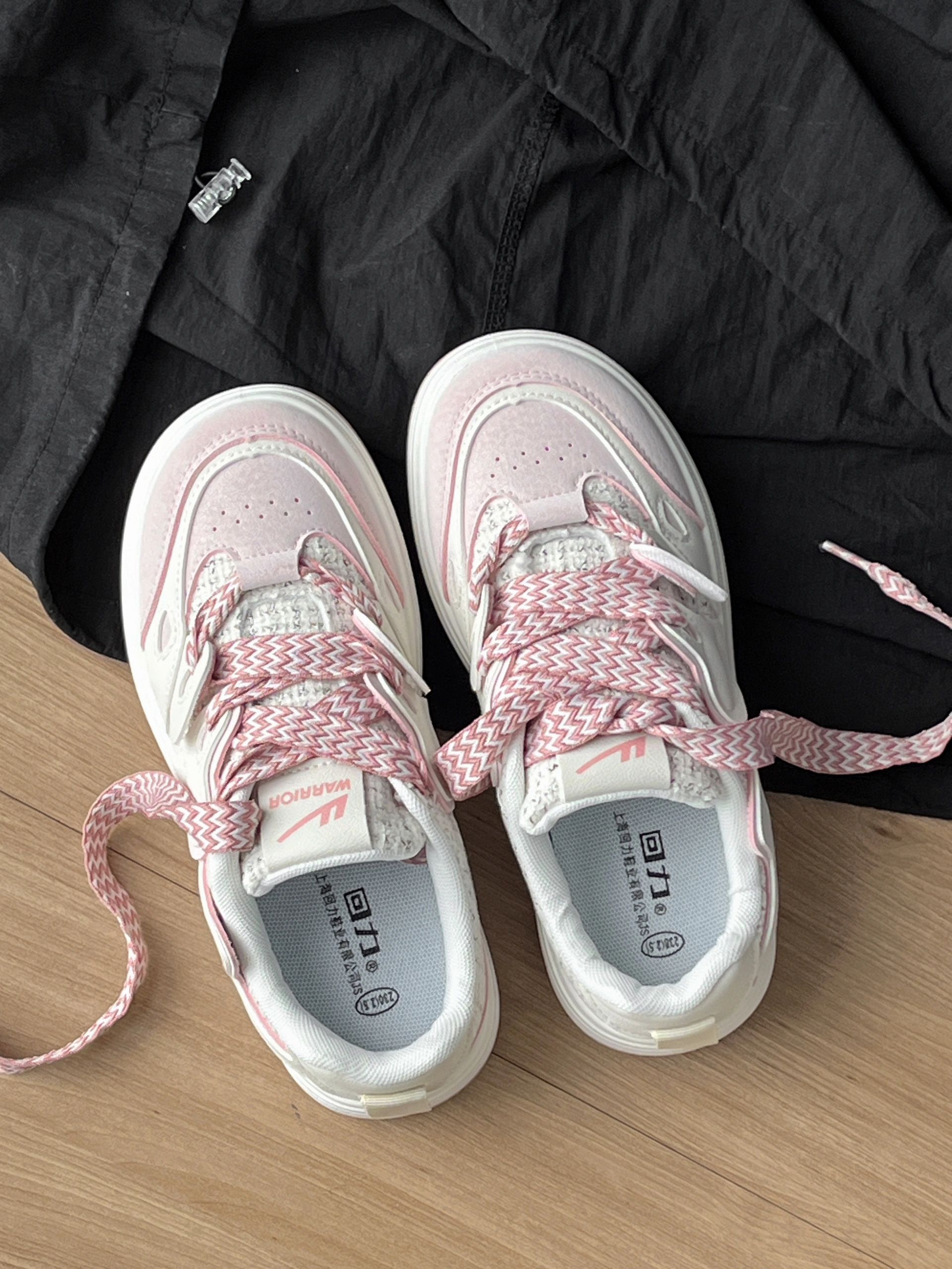 系带 魔术贴 皮革  - VALI鞋履AI设计主图