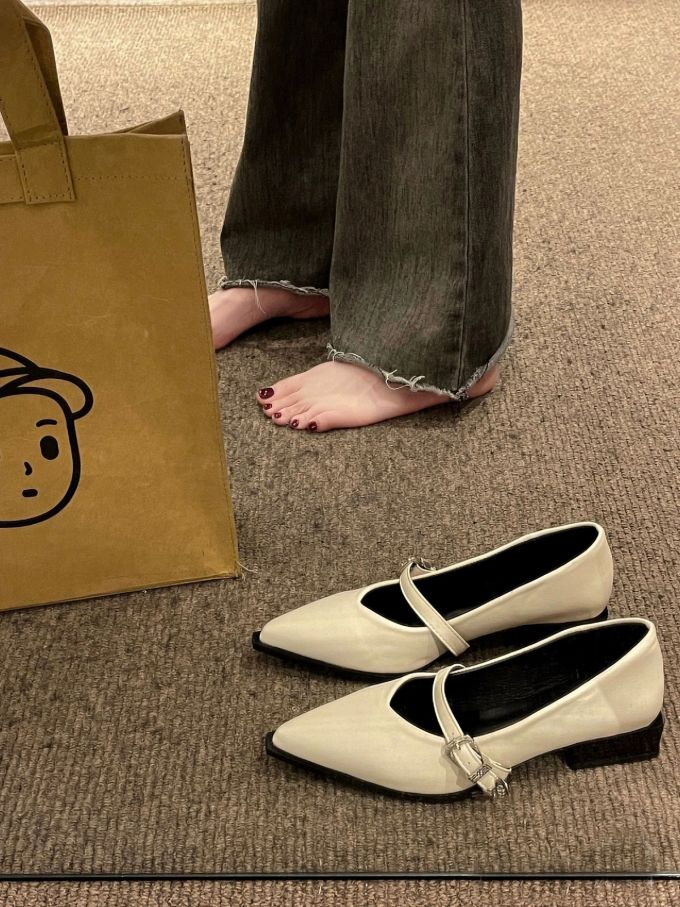 尖头 袢扣 浅口鞋 皮革 