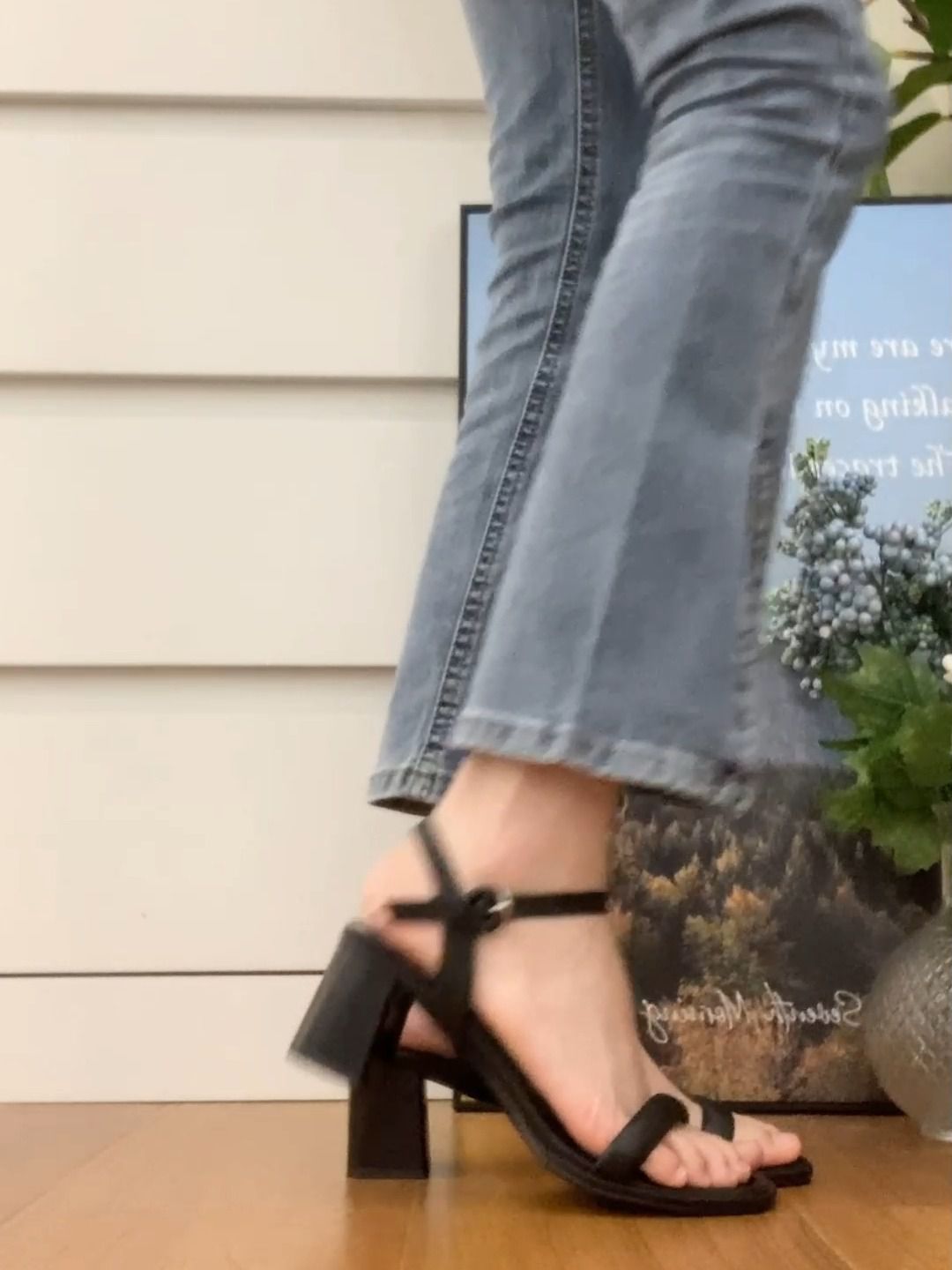 粗跟 无帮 袢扣 皮革  - VALI鞋履AI设计主图