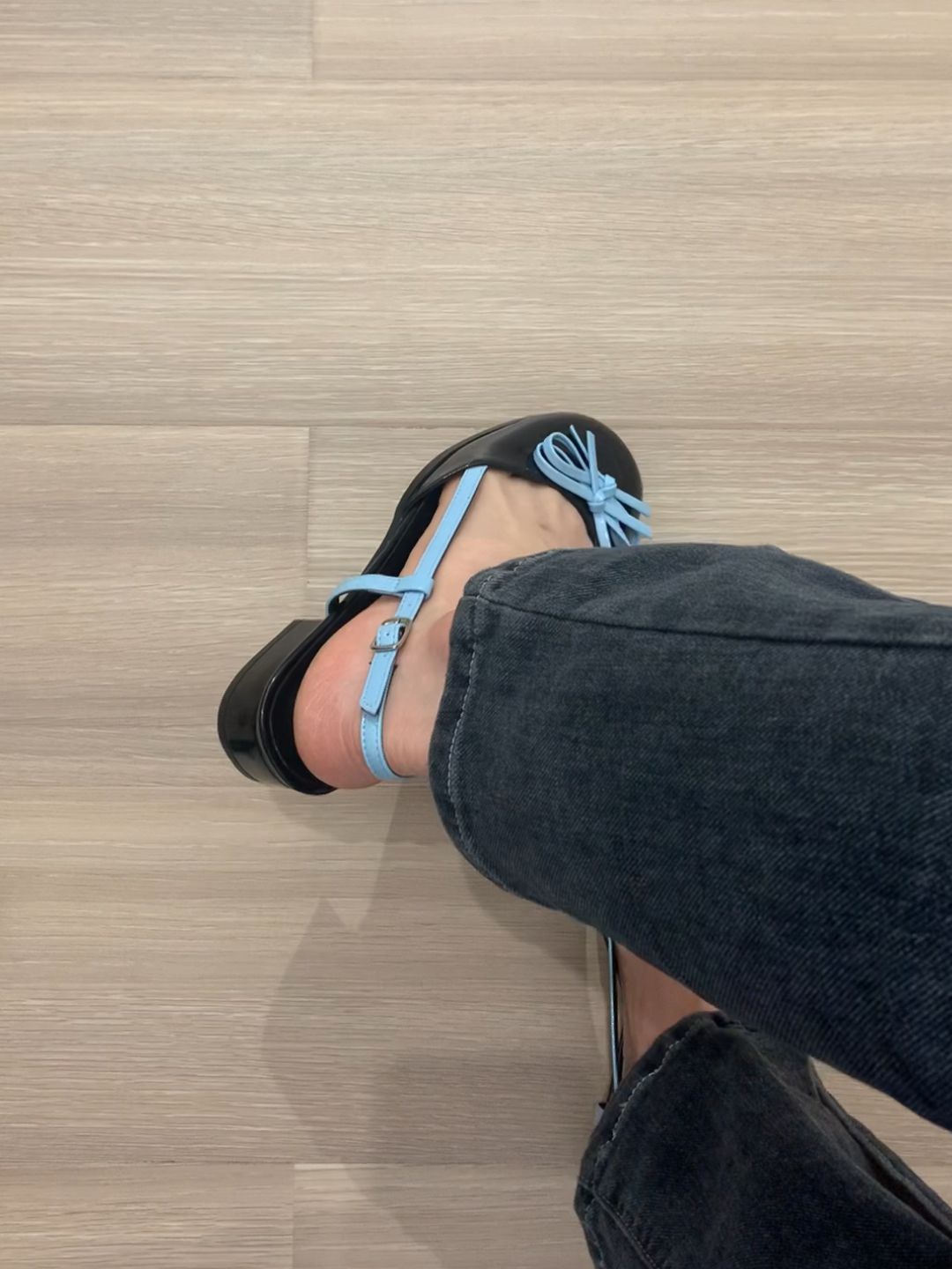 圆头 袢扣 中口鞋 皮革  - VALI鞋履AI设计主图