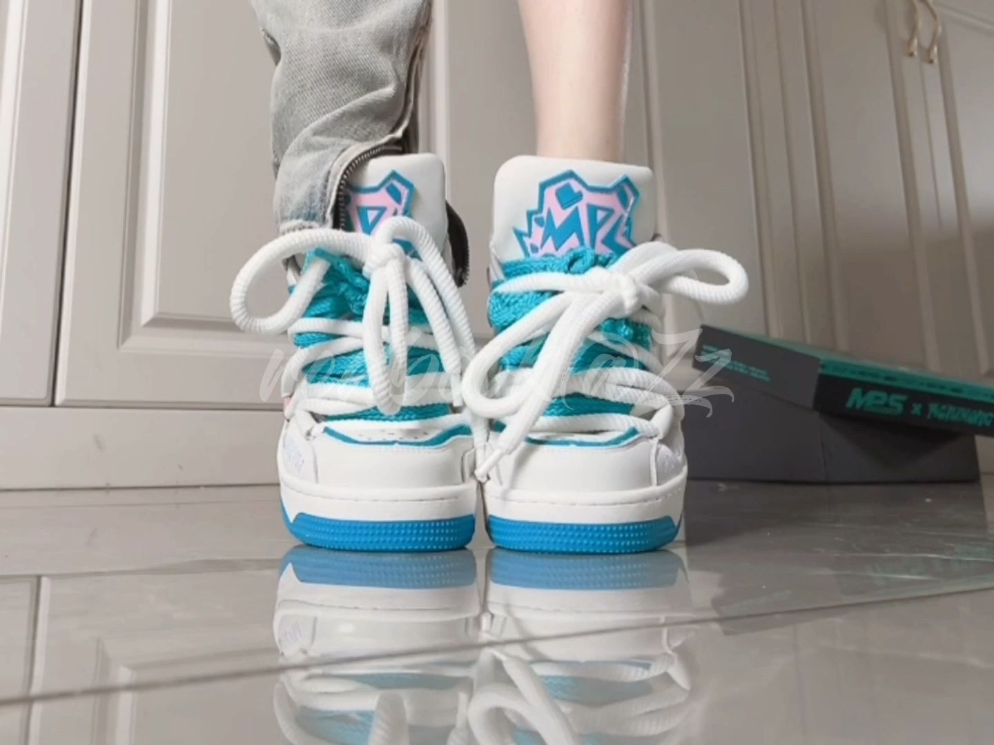  - VALI鞋履AI设计主图