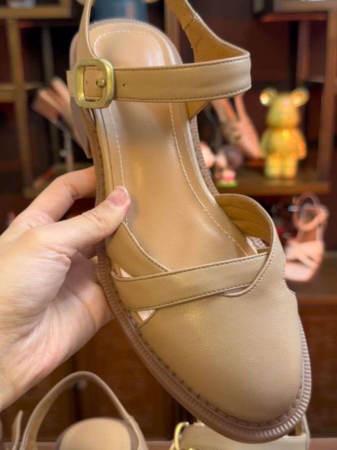 粗跟 无帮 袢扣 皮革 