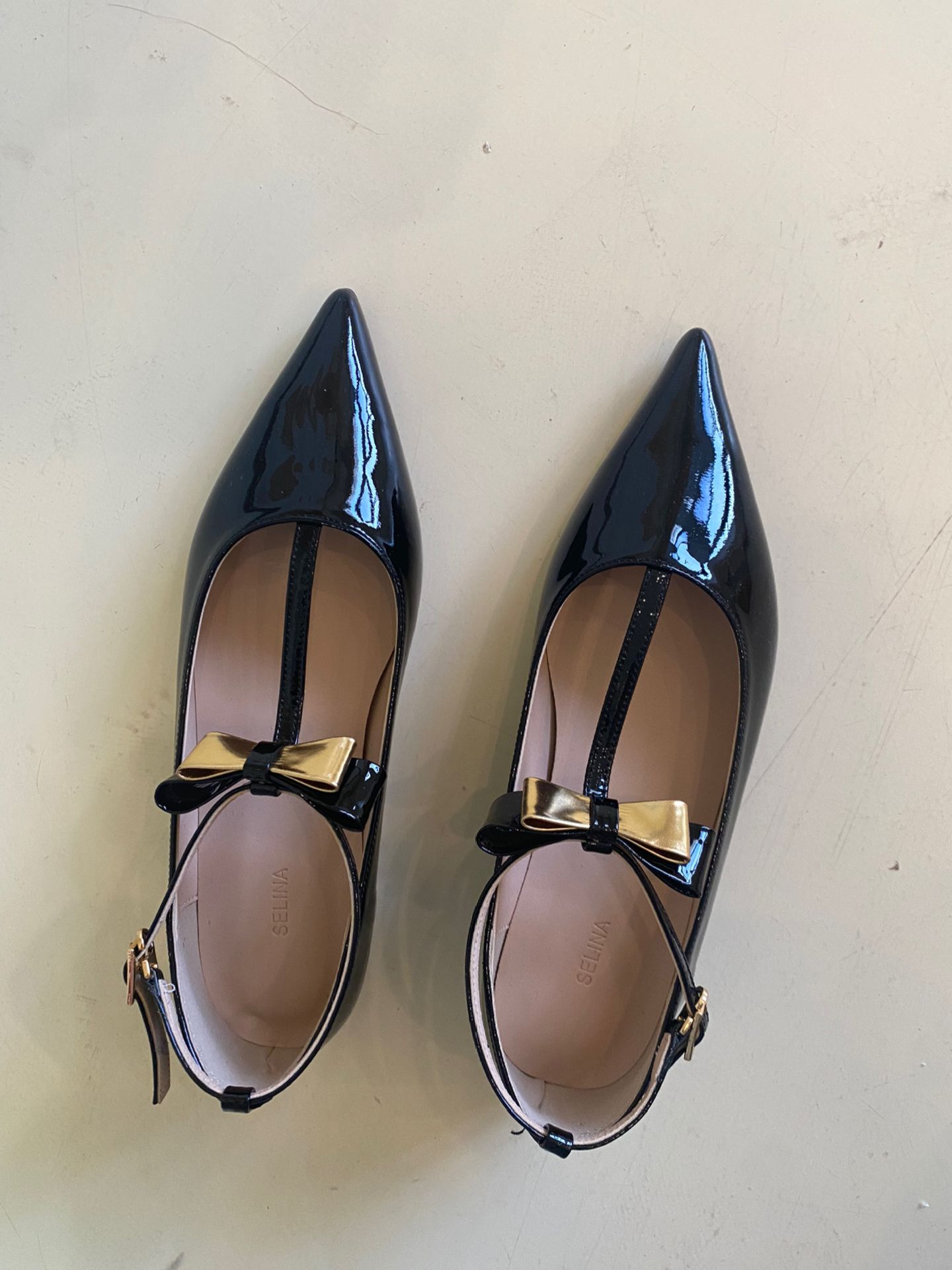 尖头 袢扣 浅口鞋 皮革  - VALI鞋履AI设计主图