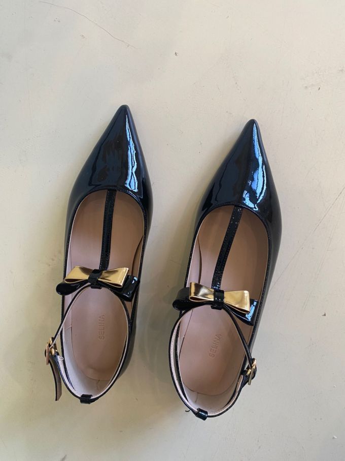 尖头 袢扣 浅口鞋 皮革 