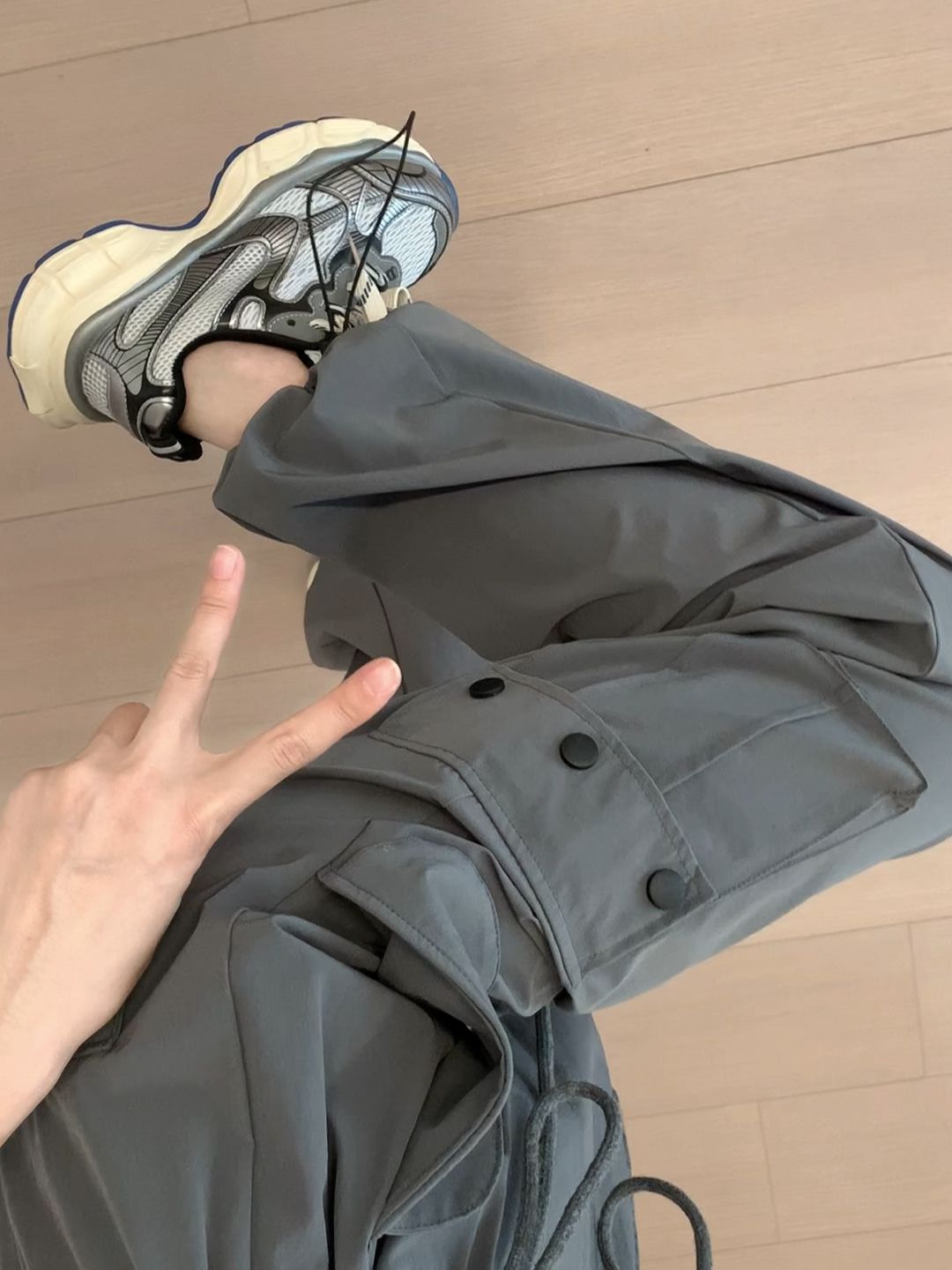 H型 翻驳领 钢灰色 青铜色 基础扣饰 前卫  - VALI鞋履AI设计主图