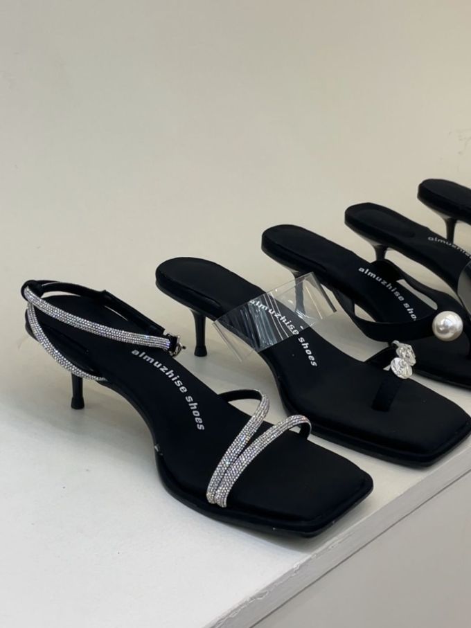 中跟 细跟 无帮 袢扣 皮革 