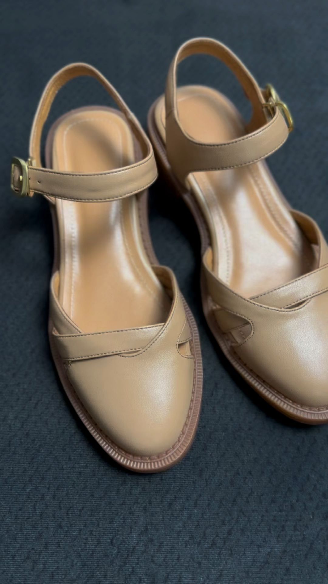 圆头 袢扣 皮革  - VALI鞋履AI设计主图