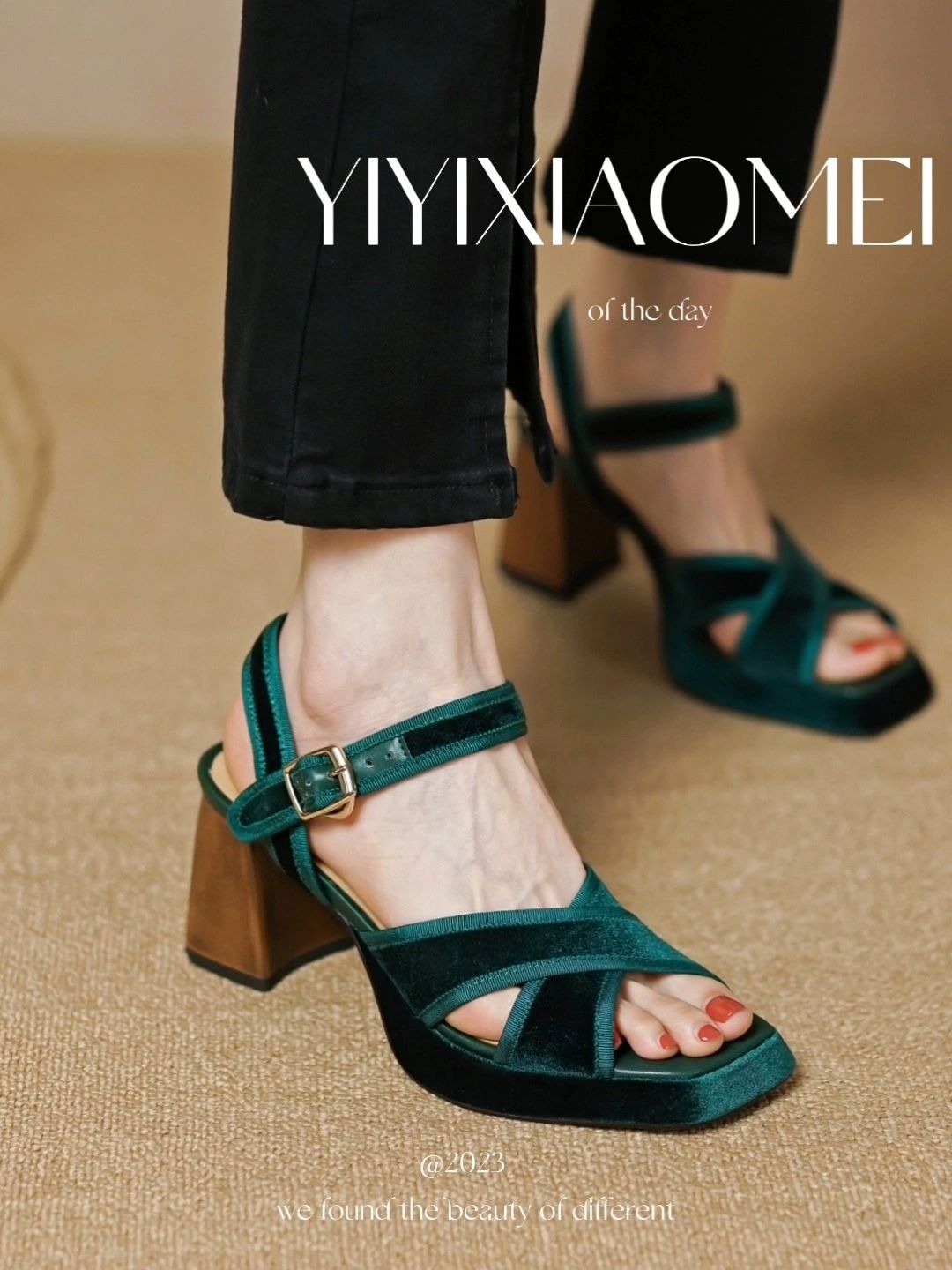 粗跟 无帮 袢扣 皮革  - VALI鞋履AI设计主图