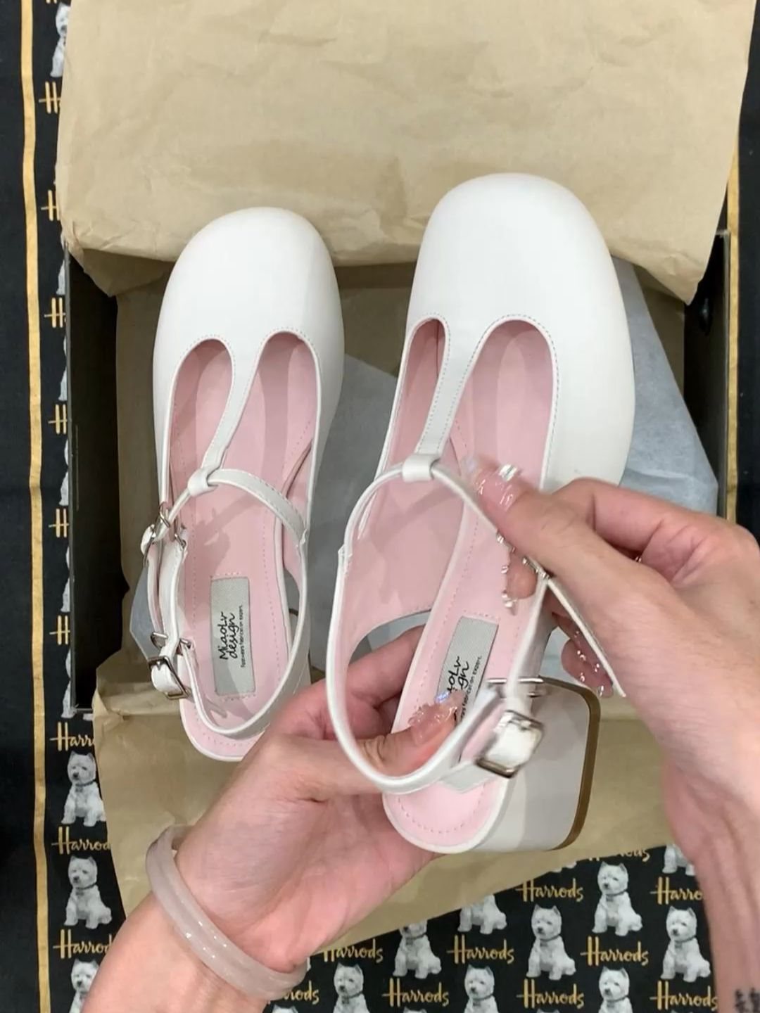 圆头 袢扣 浅口鞋 皮革  - VALI鞋履AI设计主图