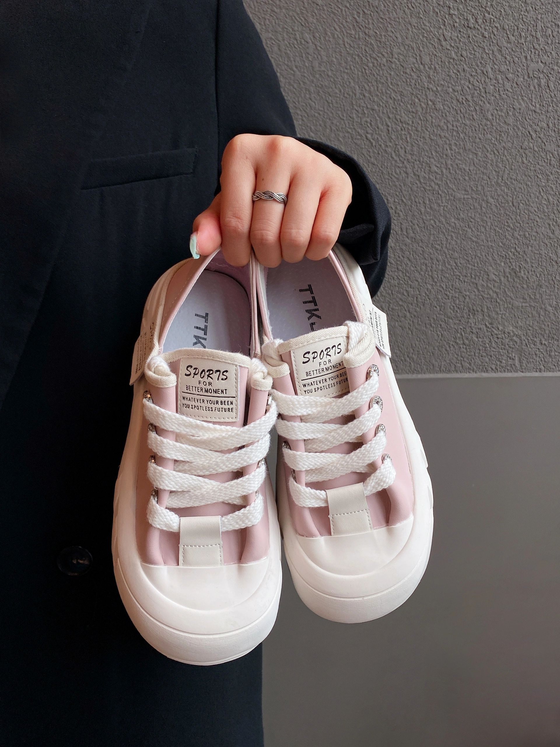  - VALI鞋履AI设计主图