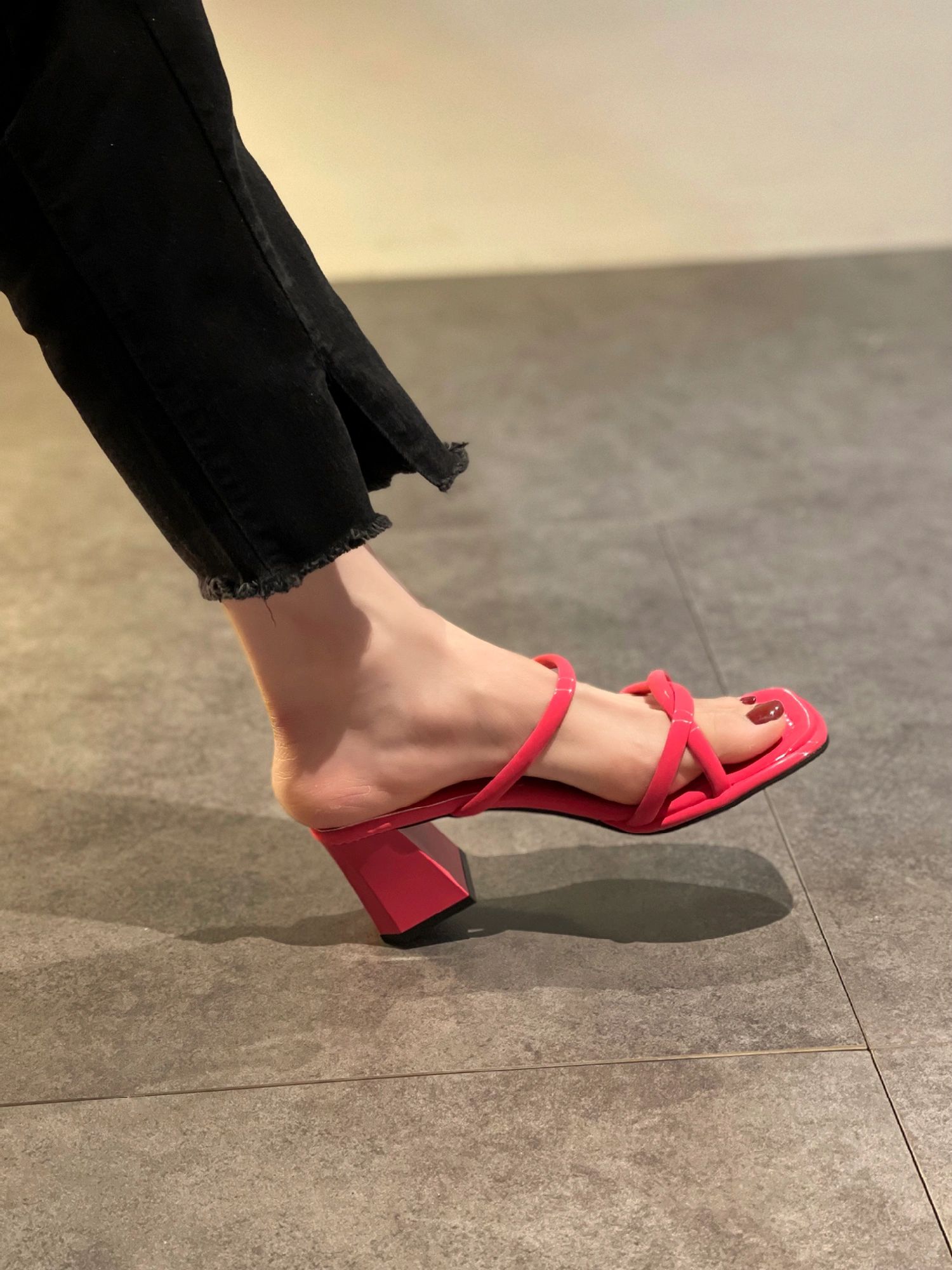 中跟 粗跟 无帮  - VALI鞋履AI设计主图