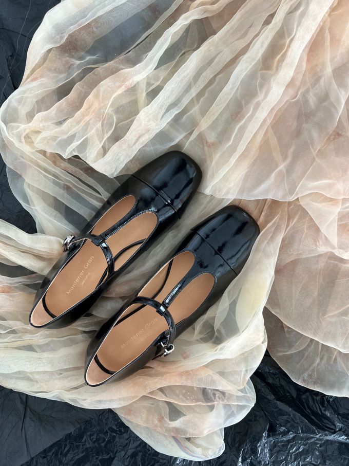 方头 袢扣 浅口鞋 皮革 