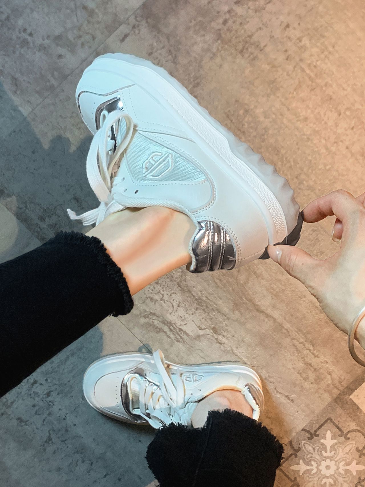 低帮 系带 魔术贴  - VALI鞋履AI设计主图