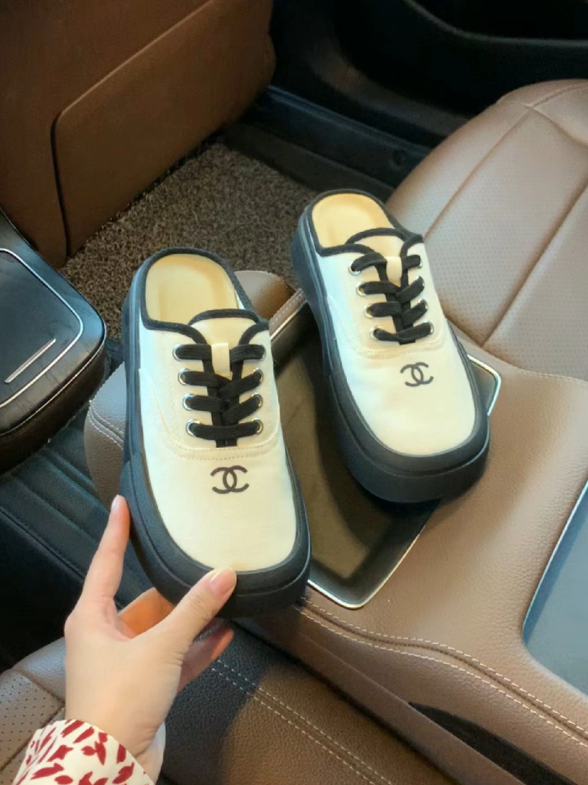  - VALI鞋履AI设计主图