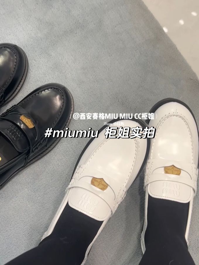 圆头 一脚蹬 深口鞋 皮革 