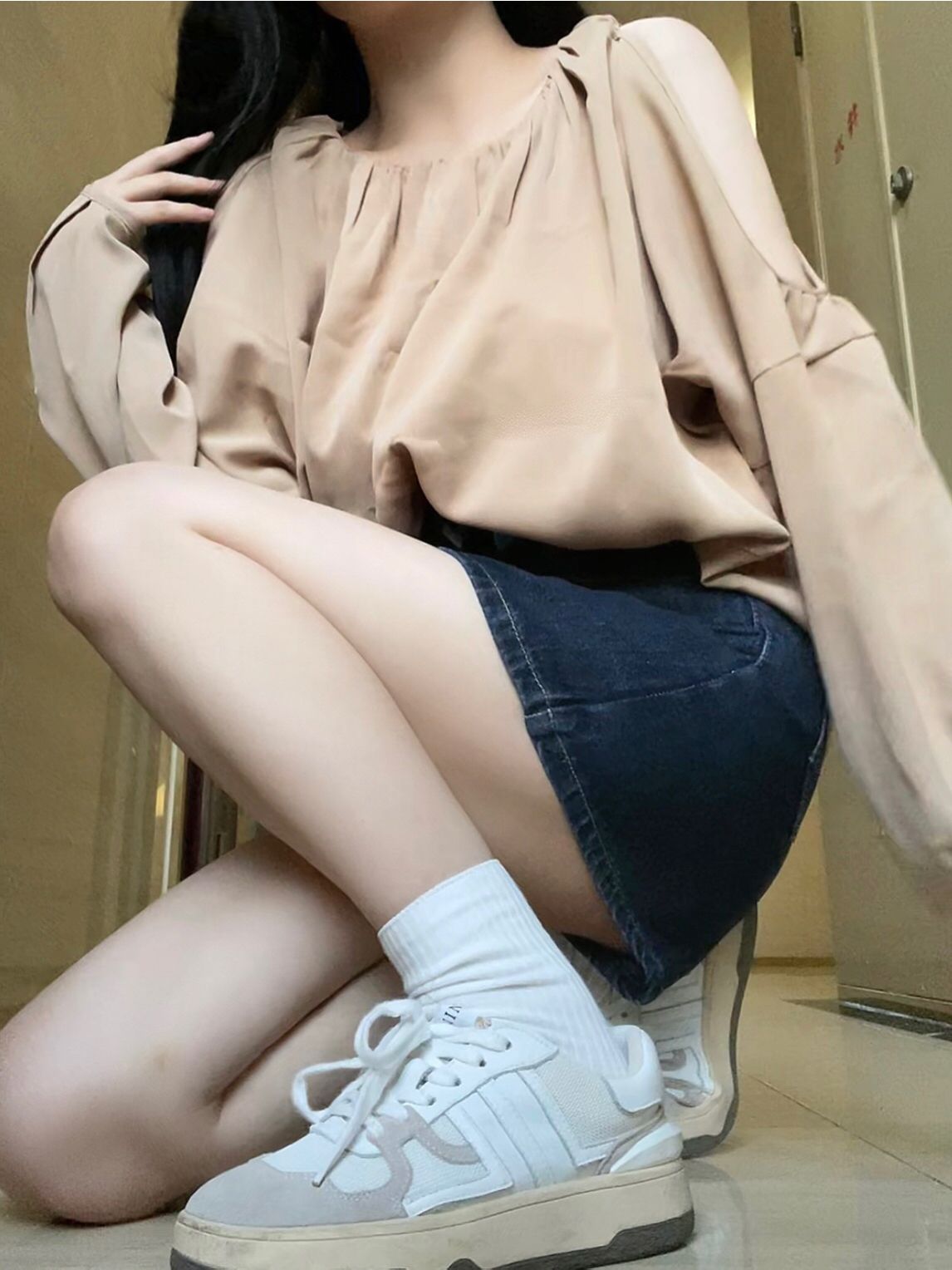 圆形领 抽褶 纯粹的幸福 深蓝黑色 基础扣饰 运动  - VALI鞋履AI设计主图