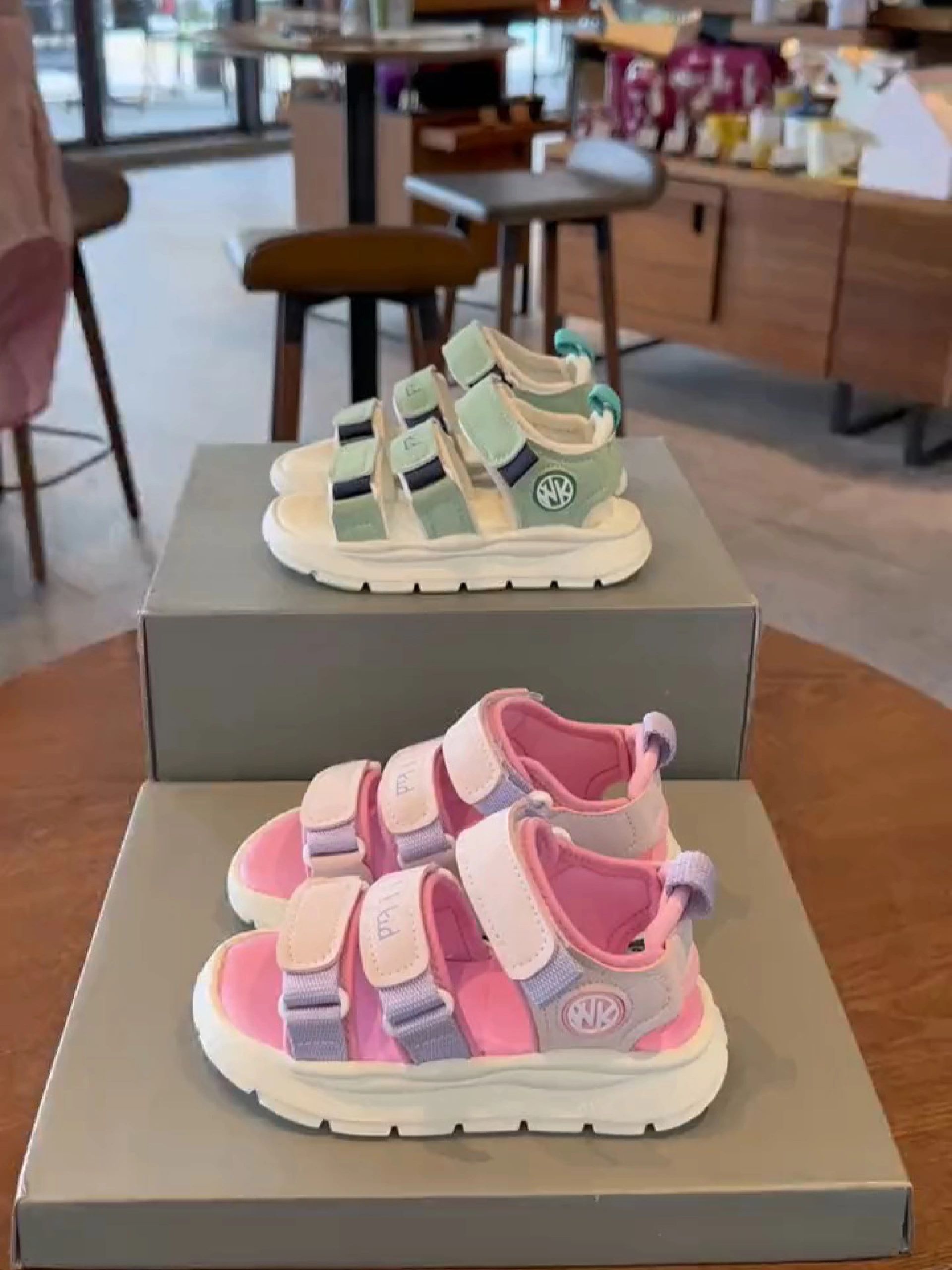 无帮 魔术贴  - VALI鞋履AI设计主图