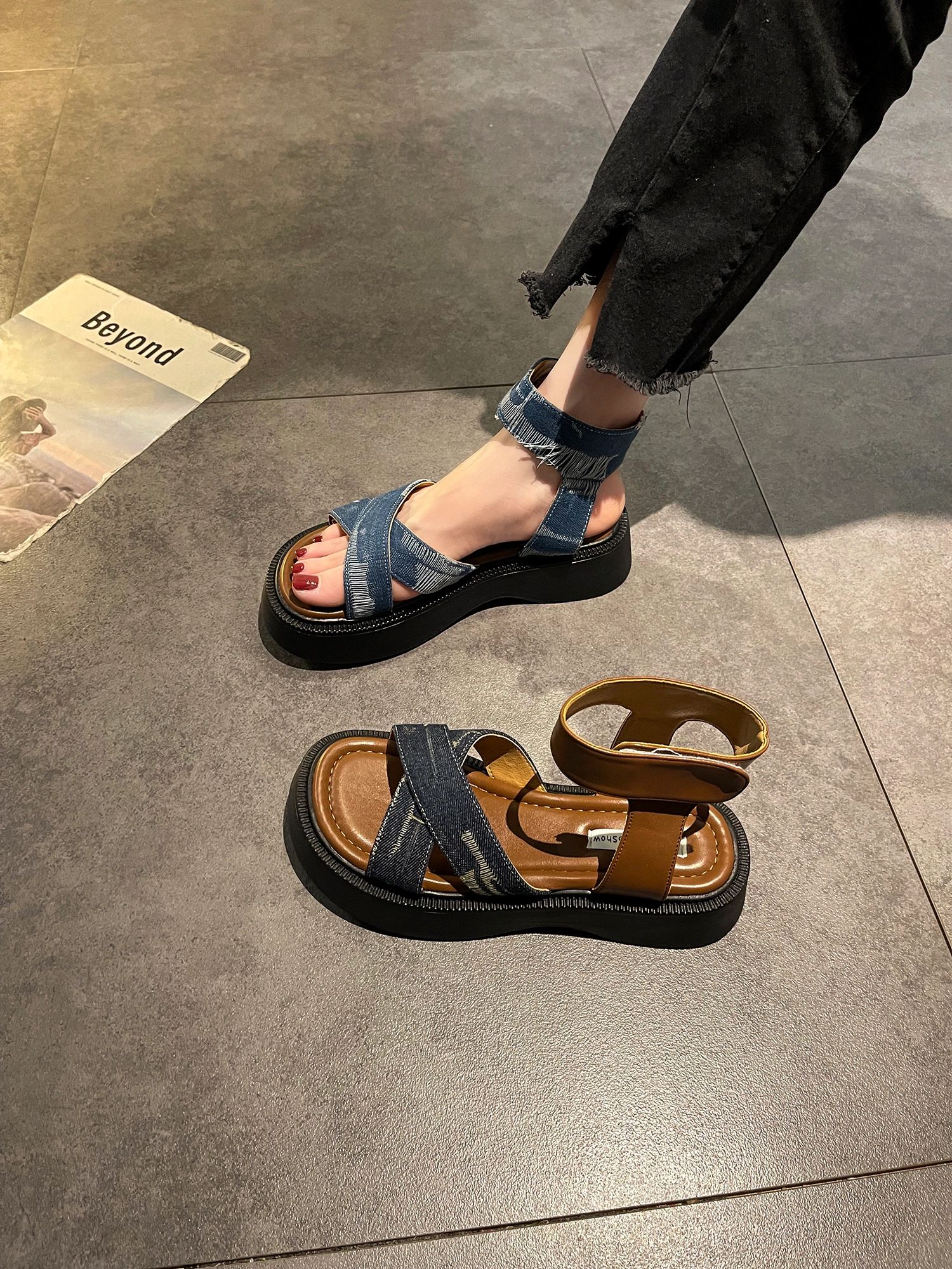 无帮 魔术贴  - VALI鞋履AI设计主图