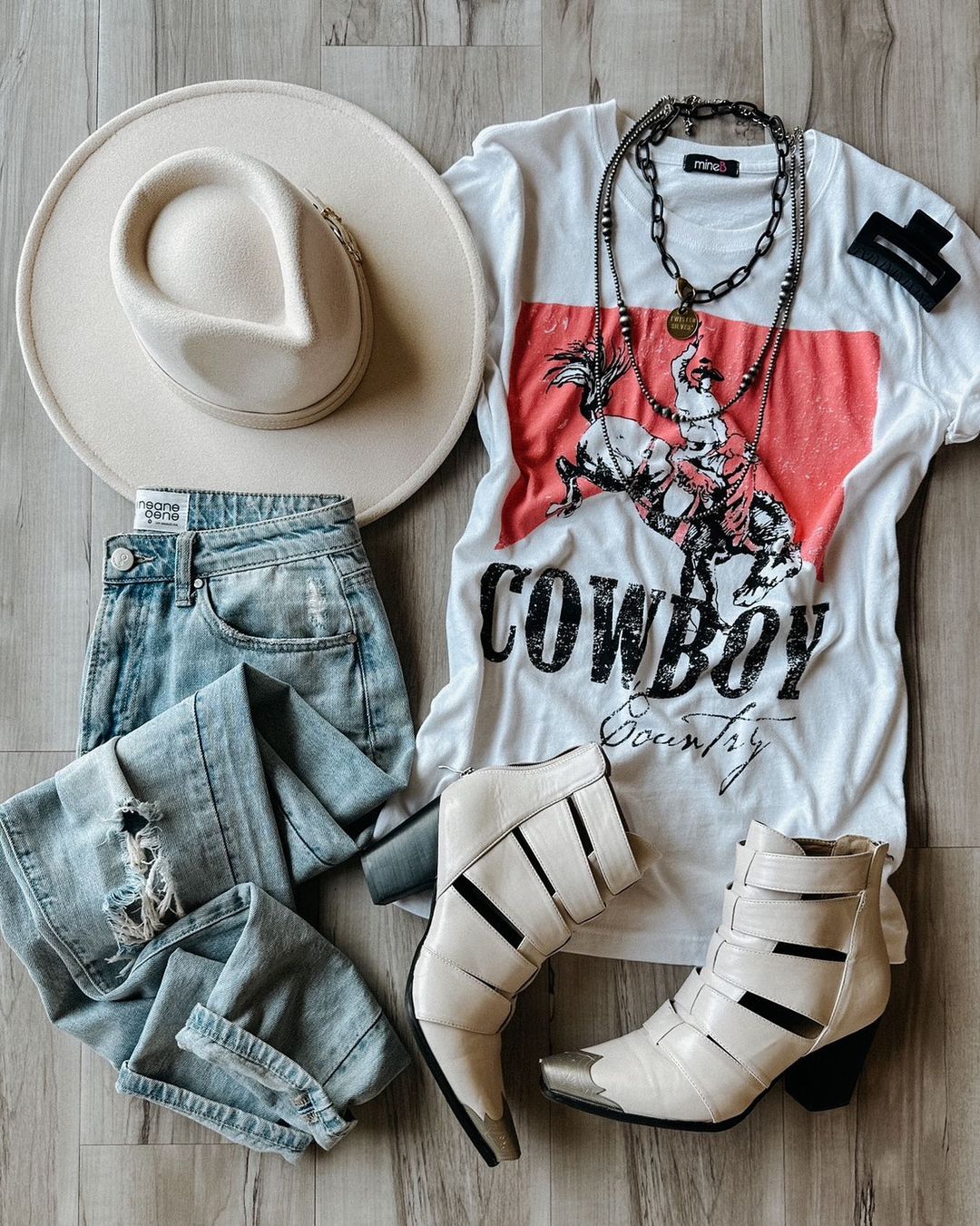 针织面料 圆形领 文字图案 印花 浅灰蓝色 踢踏舞鞋色 冰融化  - VALI鞋履AI设计主图