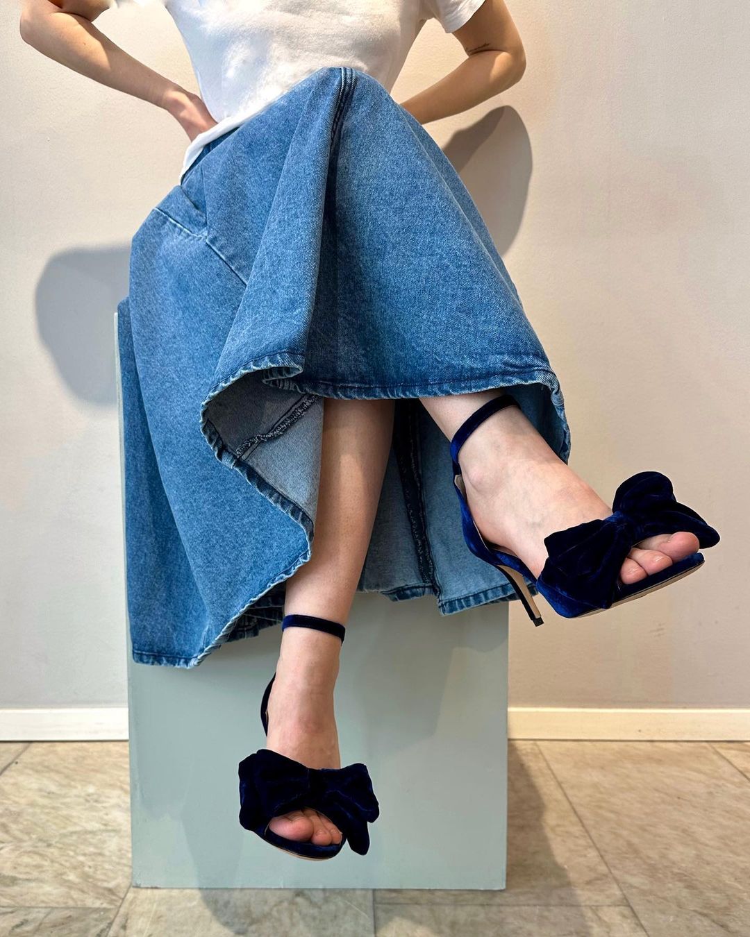 牛仔面料 A型 洗水 毛边 波塞冬蓝 瓦蓝色  - VALI鞋履AI设计主图