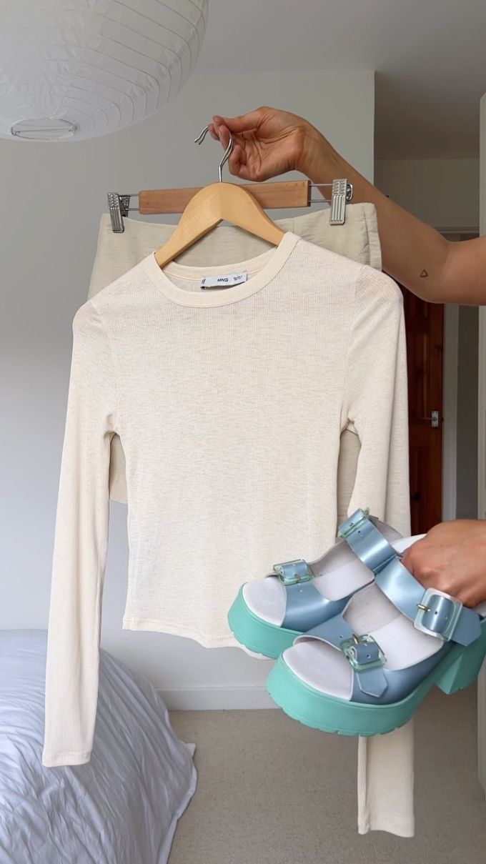 毛纺 H型 圆形领 细针 浅羊皮纸色 香雪球色 