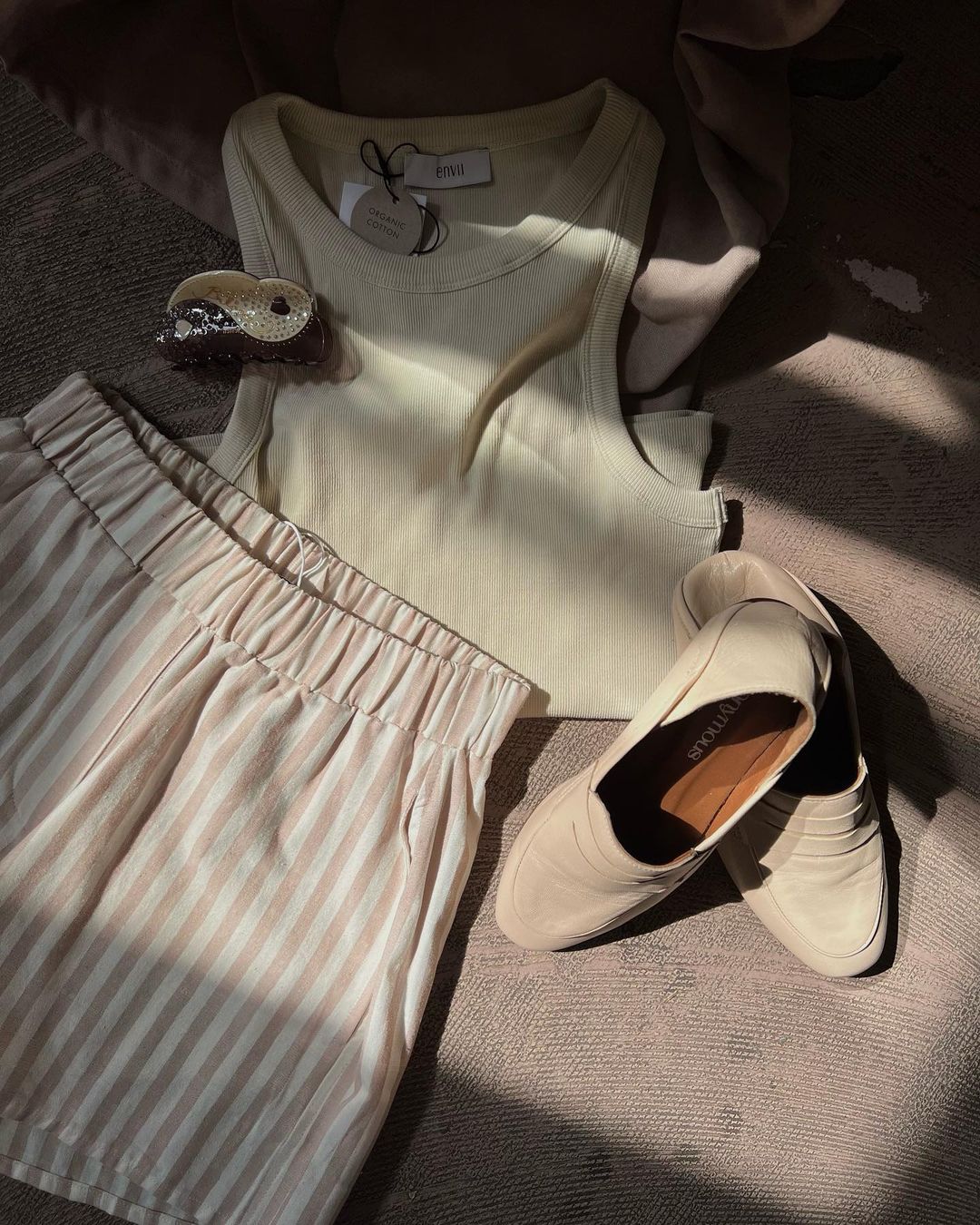 针织面料 圆形领 暗土褐色  - VALI鞋履AI设计主图