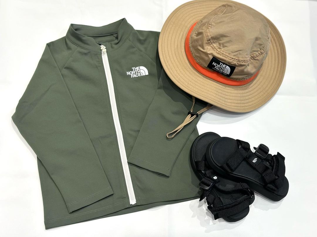 针织面料 H型 立领 文字图案 绣花 边缘装饰 橄榄石色 基础拉链  - VALI鞋履AI设计主图